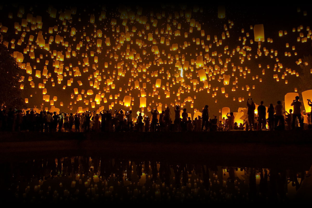 Loi Krathong Crowd